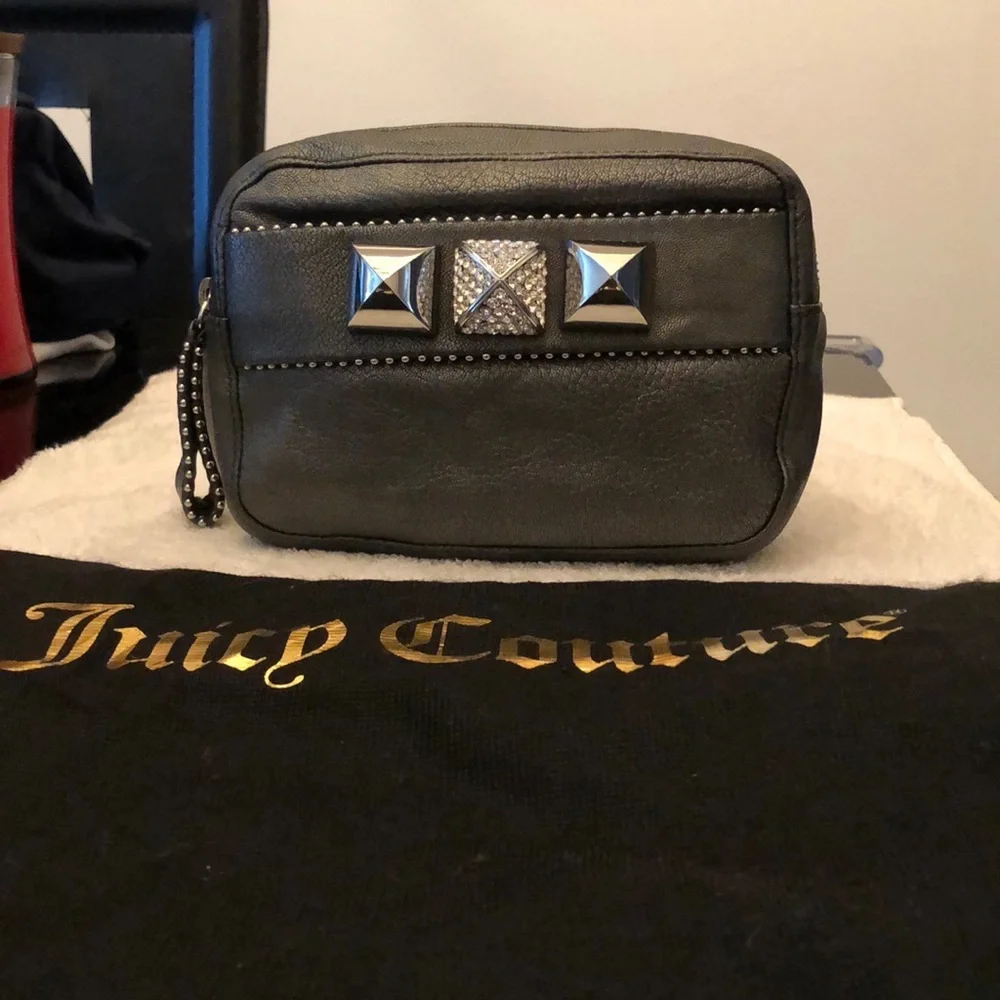 JUICY COUTURE WRISTLET HANDBAG WOMENS